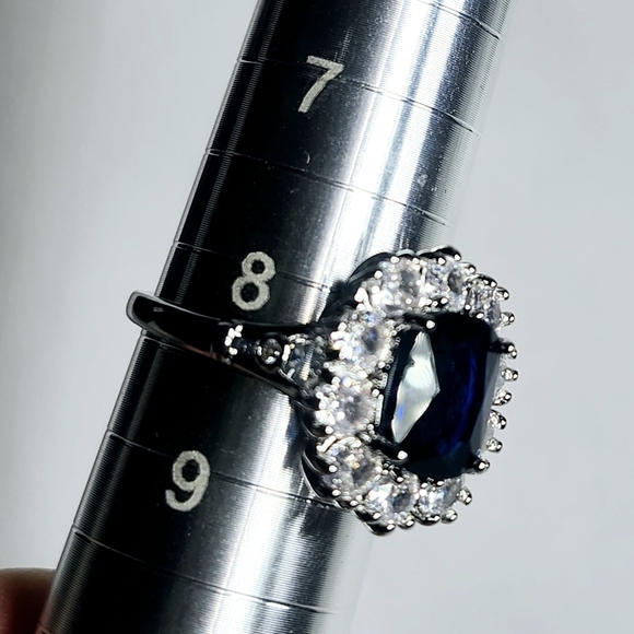 4.50 ctw Sapphire statement Halo ring size 8.5 - Picture 4 of 6